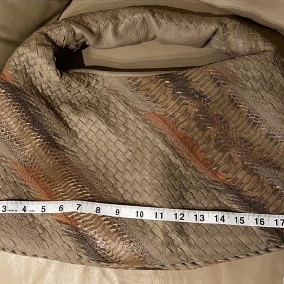 Authentic Rare.  Large Botega Veneta Embroidered Intrecciato shoulder Bag,… - Picture 11 of 12